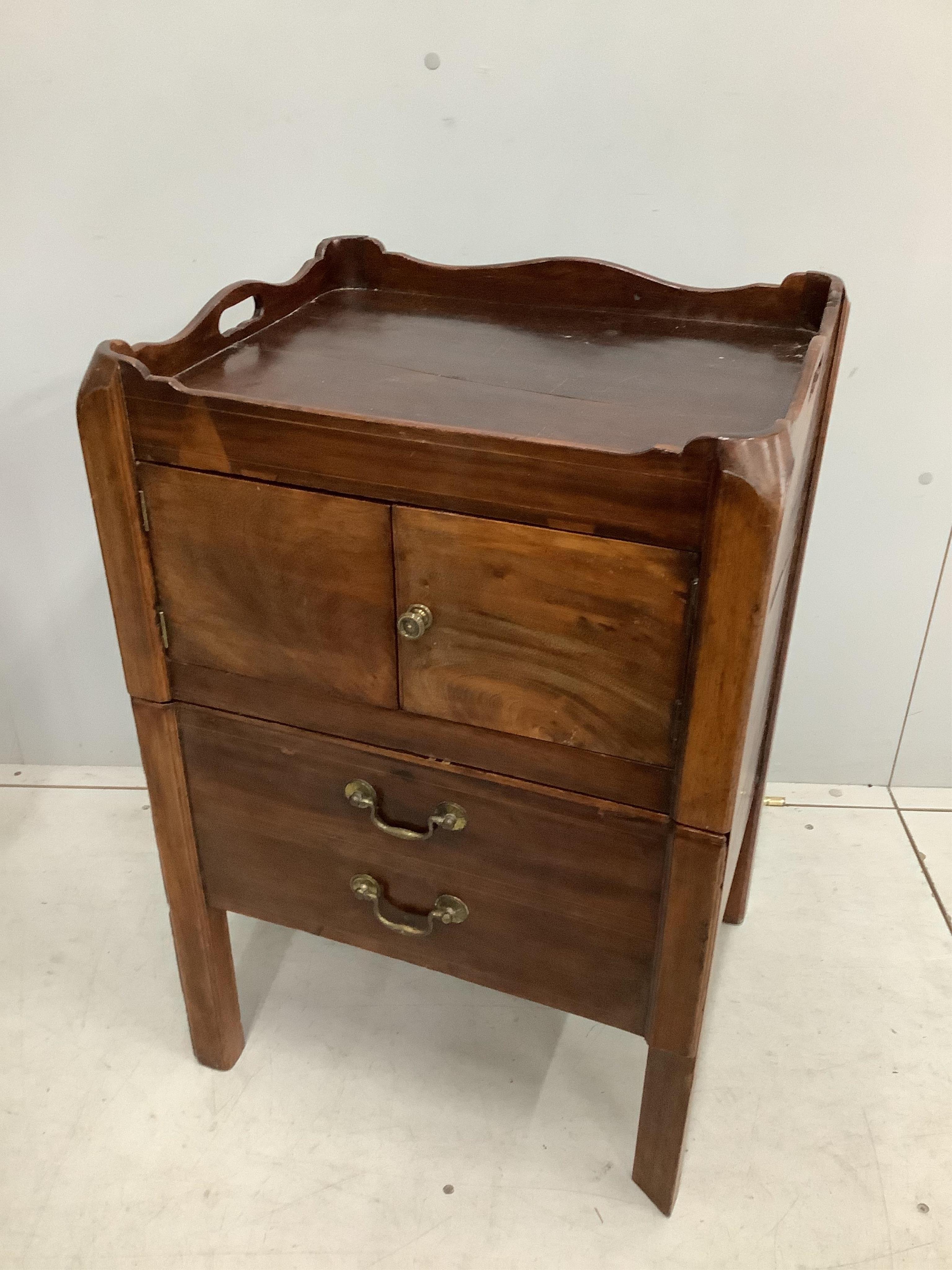 Two George III mahogany tray top bedside cabinets, width 49cm, depth 43cm, height 75cm